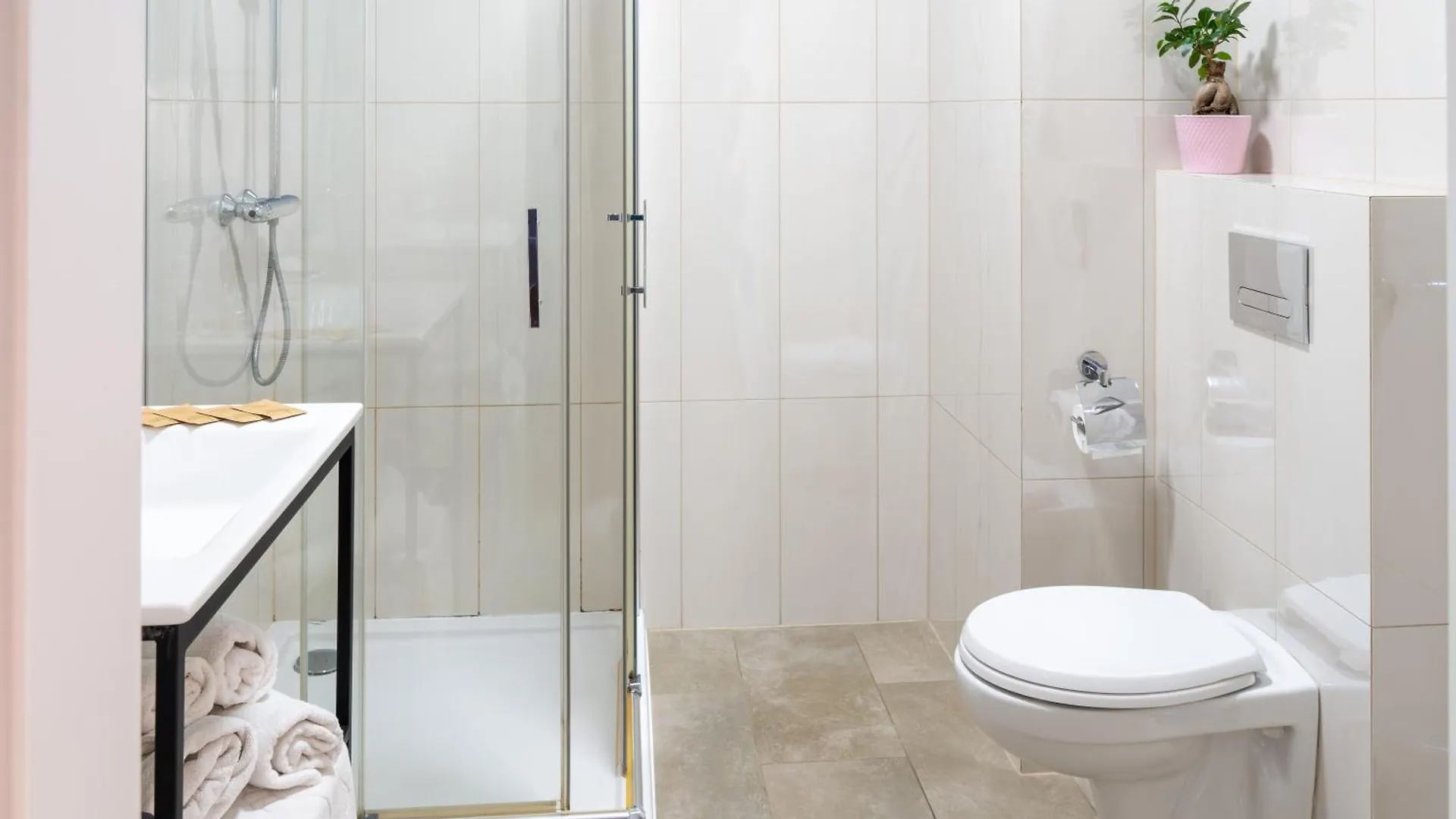 Aparthotel Happy House Apartamenty Krakow Poland