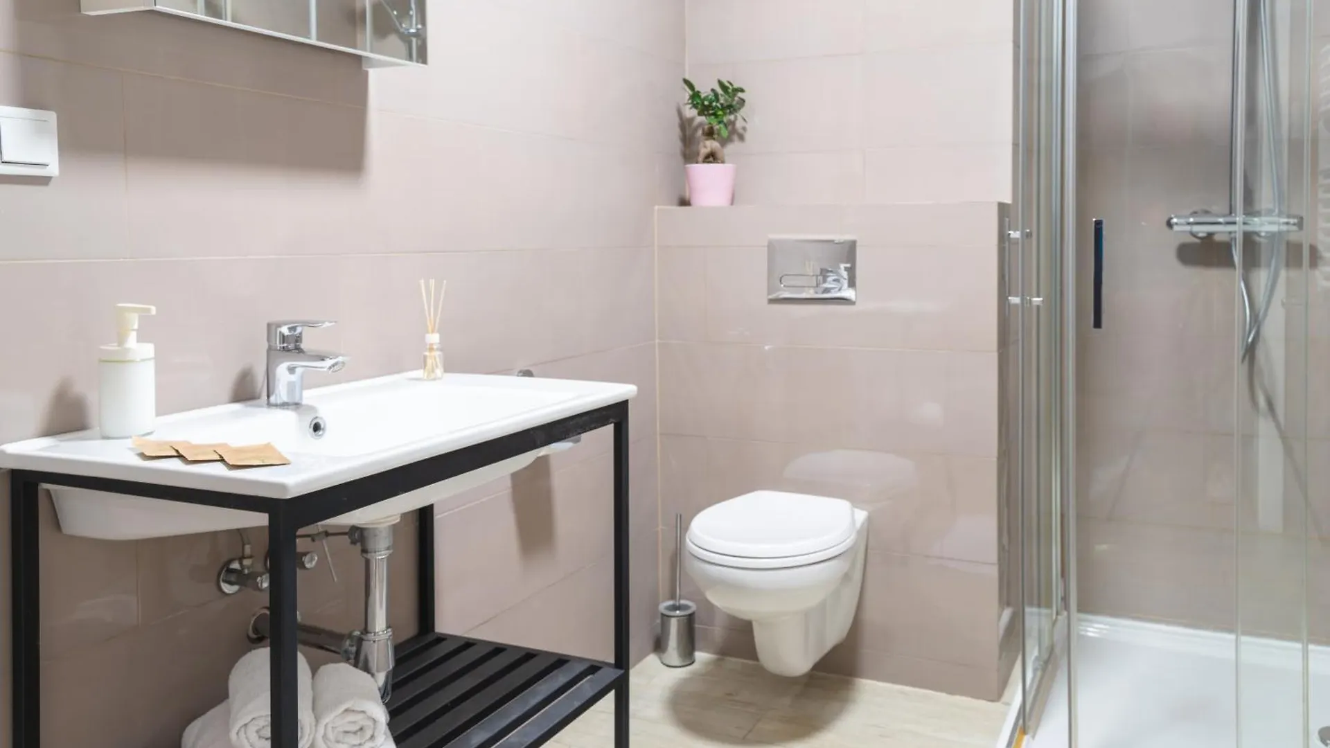 Aparthotel Happy House Apartamenty Krakow Poland